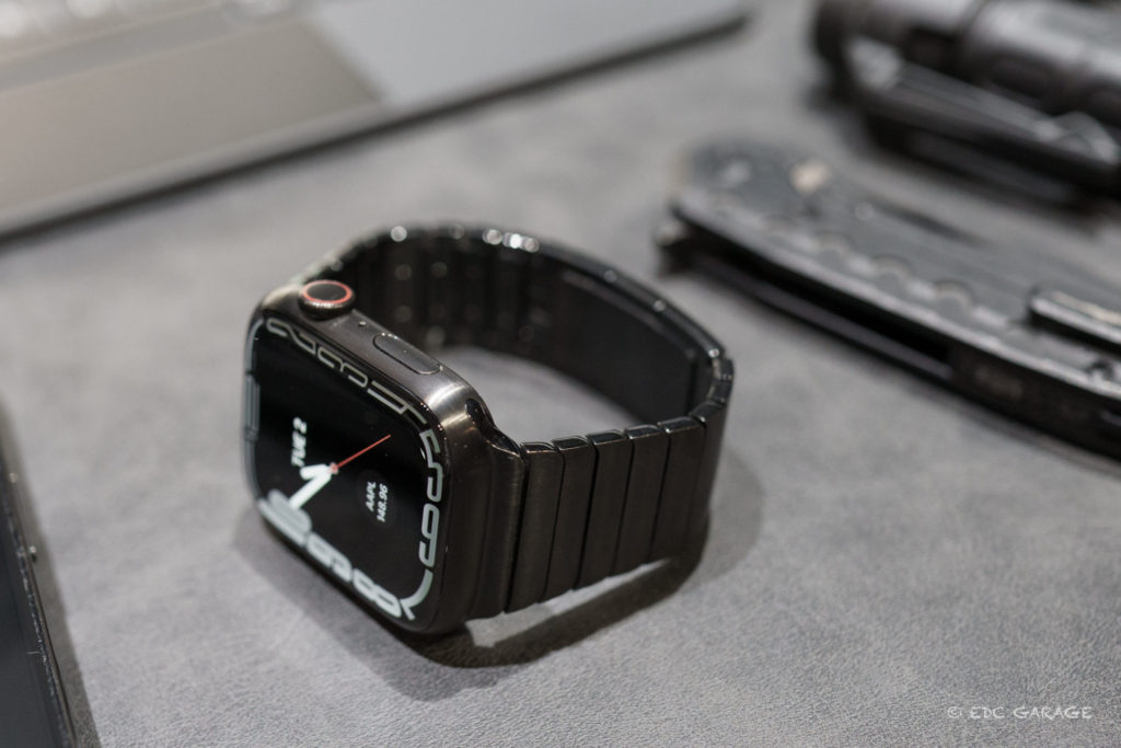 Apple Watch Series6 44mm スペースブラック チタニウム純正の充電プラグ